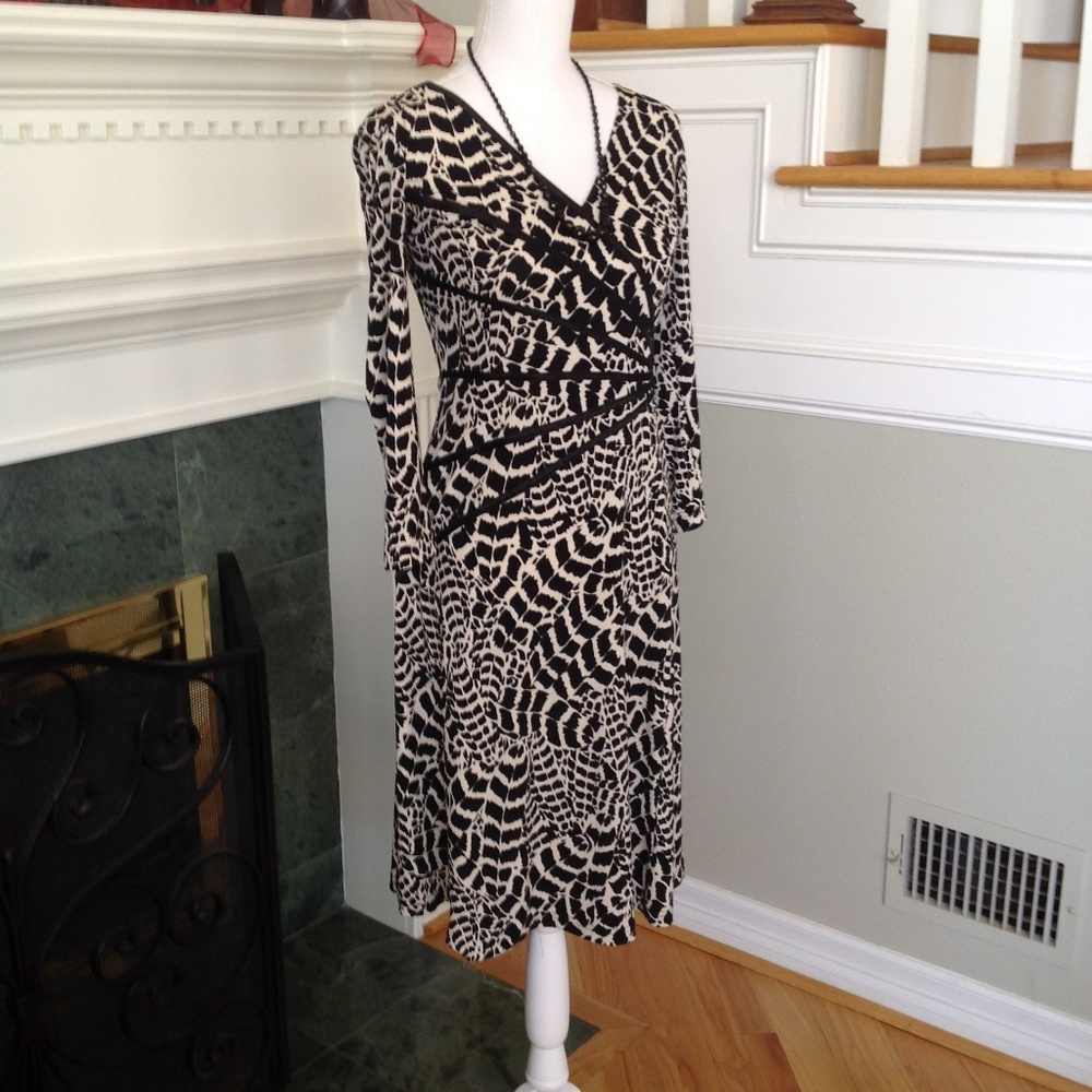 Dress - Picture 3 of 8